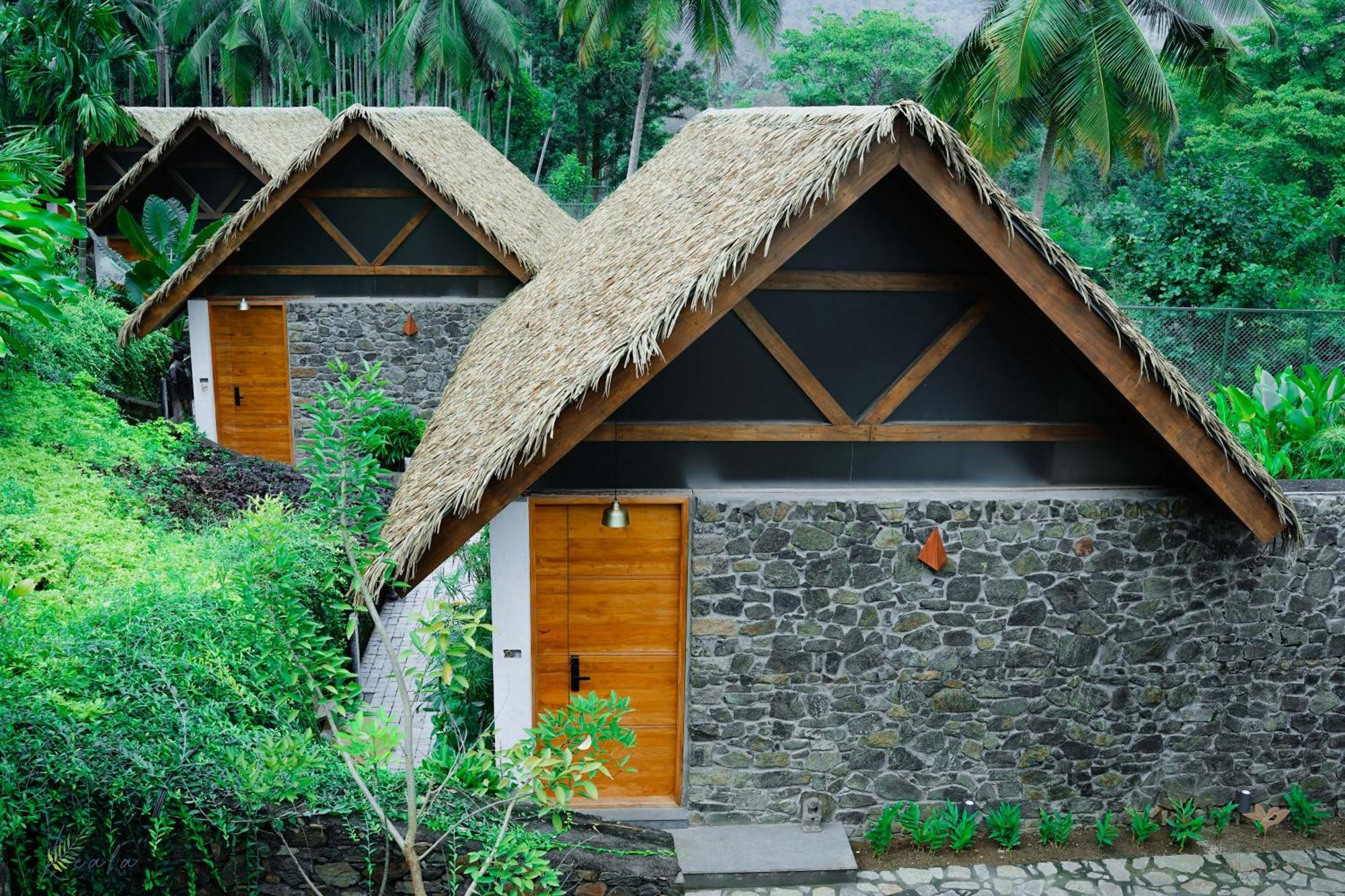 Maayaa Riverside Villa By Kpm Tripenta Attappādi Exterior photo